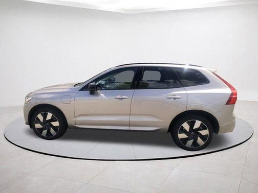 2025 Volvo XC60 Plug-In Hybrid T8 Ultra