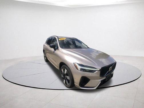 2025 Volvo XC60 Plug-In Hybrid T8 Ultra