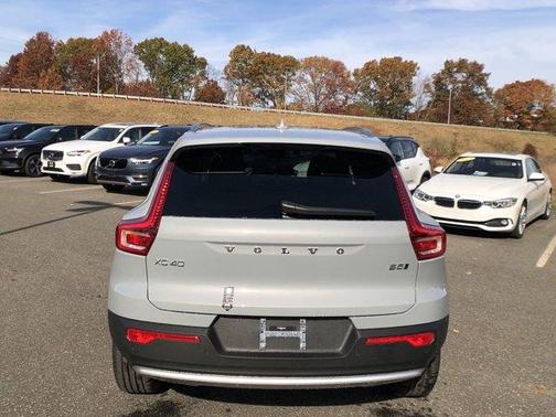 2025 Volvo XC40 B5 Plus Bright Theme