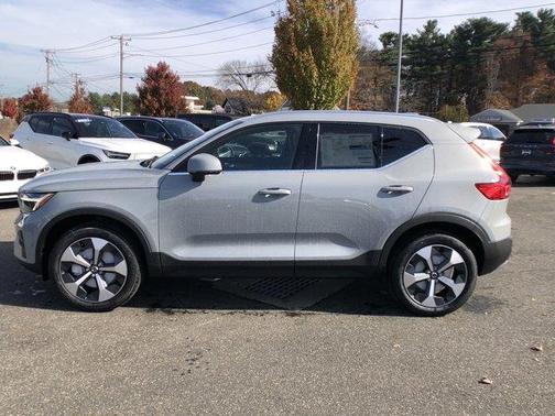 2025 Volvo XC40 B5 Plus Bright Theme