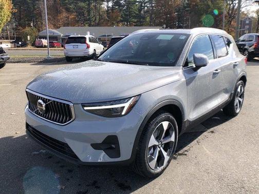 2025 Volvo XC40 B5 Plus Bright Theme