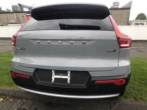2025 Volvo XC40 B5 Plus Bright Theme