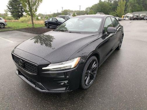2024 Volvo S60 B5 Plus Black Edition