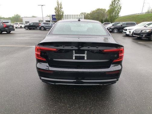 2024 Volvo S60 B5 Plus Black Edition