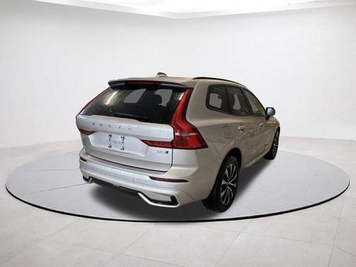 2025 Volvo XC60 B5 Plus