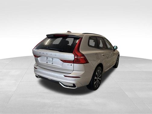 2025 Volvo XC60 B5 Plus