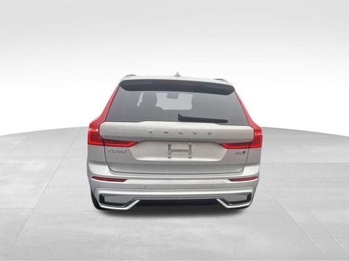 2025 Volvo XC60 B5 Plus