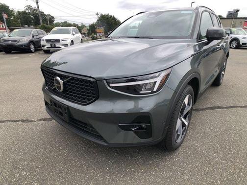 2026 Volvo XC40 B5 Plus