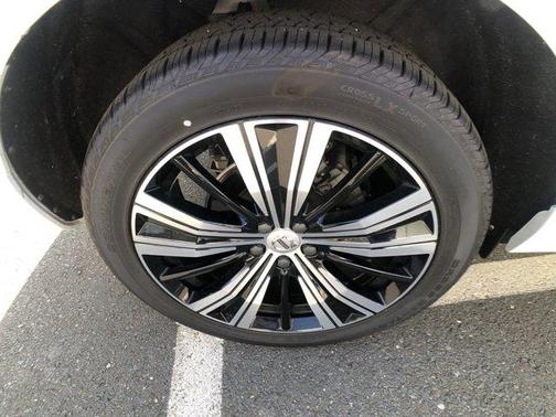 2022 Volvo XC60 B5 Inscription