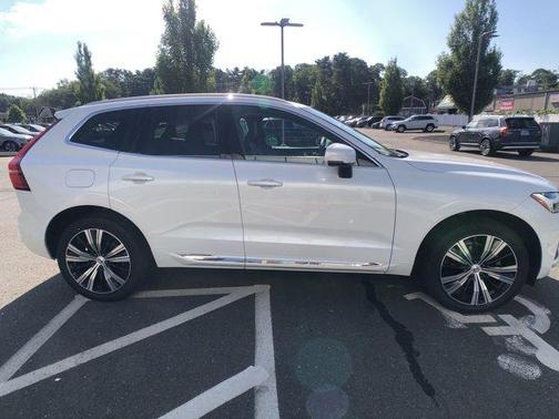 2022 Volvo XC60 B5 Inscription