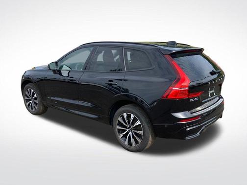 Onyx Black Metallic 2023 Volvo XC60 B5 Plus Dark Theme