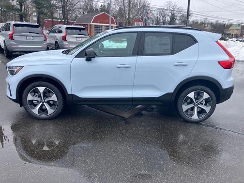 Cloud 9 White 2026 Volvo XC40 B5 Plus