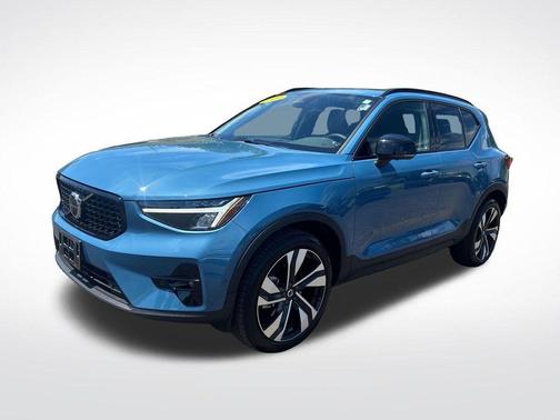 Fjord Blue Metallic 2024 Volvo XC40 B5 Plus Dark Theme