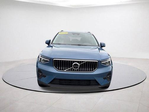 2025 Volvo XC40 B5 Plus Bright Theme