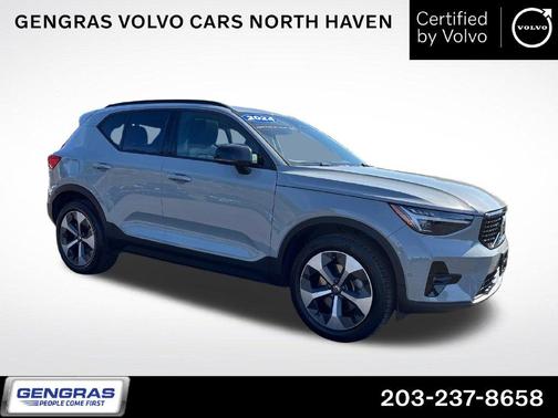 Metallic 2024 Volvo XC40 B5 Plus Dark Theme