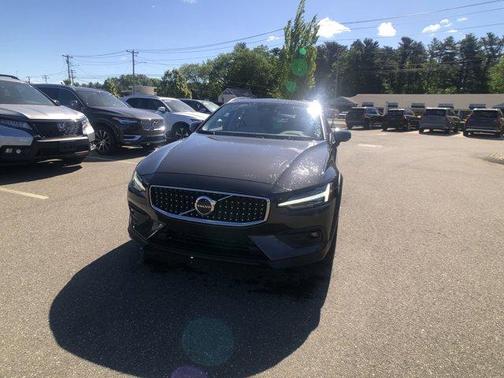2024 Volvo V60 Cross Country B5 Plus