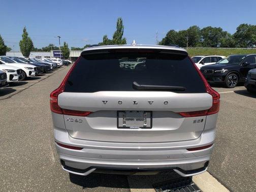 2024 Volvo XC60 B5 Core Dark Theme