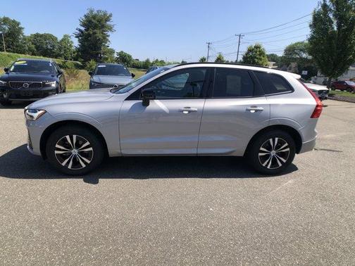 2024 Volvo XC60 B5 Core Dark Theme
