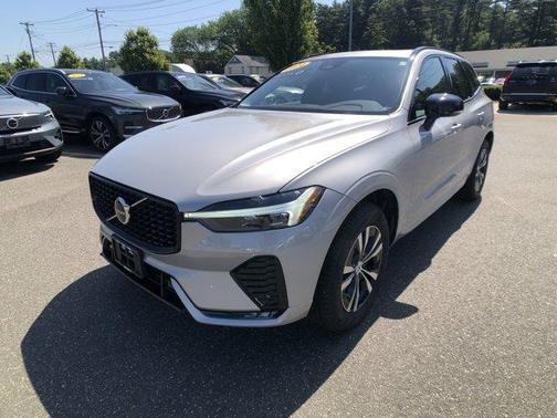 2024 Volvo XC60 B5 Core Dark Theme