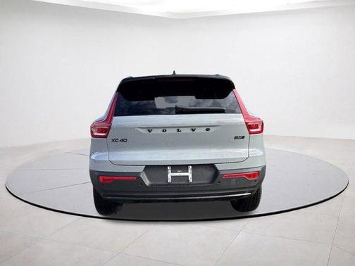 2026 Volvo XC40 B5 Ultra Black Edition