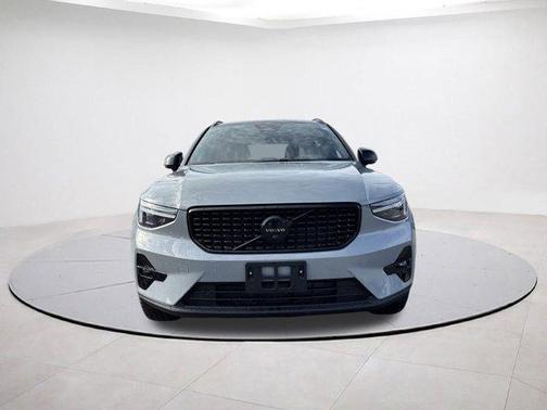 2026 Volvo XC40 B5 Ultra Black Edition