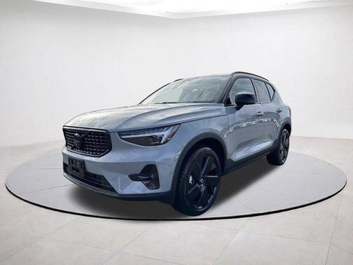 2026 Volvo XC40 B5 Ultra Black Edition