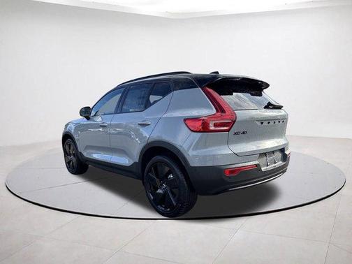 2026 Volvo XC40 B5 Ultra Black Edition