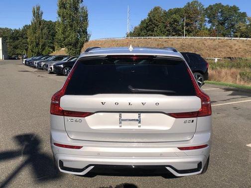 2025 Volvo XC60 B5 Plus