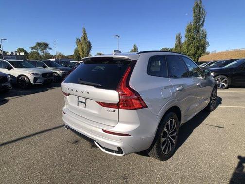 2025 Volvo XC60 B5 Plus