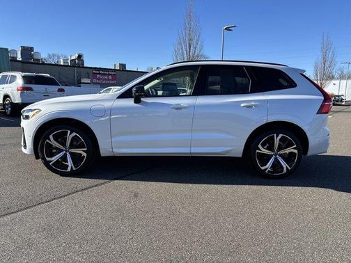 2024 Volvo XC60 Recharge Plug-In Hybrid T8 Ultimate Dark Theme