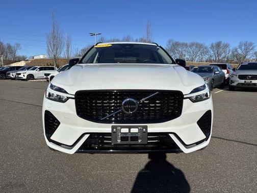 2024 Volvo XC60 Recharge Plug-In Hybrid T8 Ultimate Dark Theme