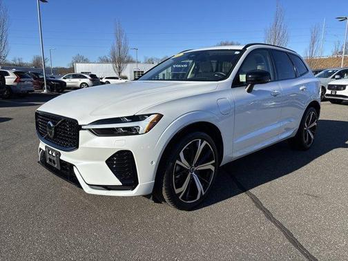 2024 Volvo XC60 Recharge Plug-In Hybrid T8 Ultimate Dark Theme