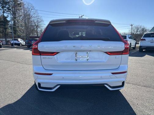 2024 Volvo XC60 Recharge Plug-In Hybrid T8 Ultimate Dark Theme