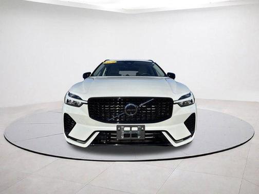 2024 Volvo XC60 Recharge Plug-In Hybrid T8 Ultimate Dark Theme