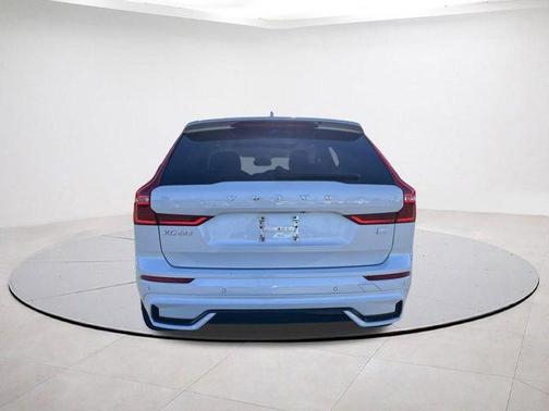 2024 Volvo XC60 Recharge Plug-In Hybrid T8 Ultimate Dark Theme