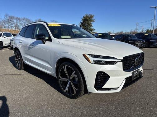2024 Volvo XC60 Recharge Plug-In Hybrid T8 Ultimate Dark Theme