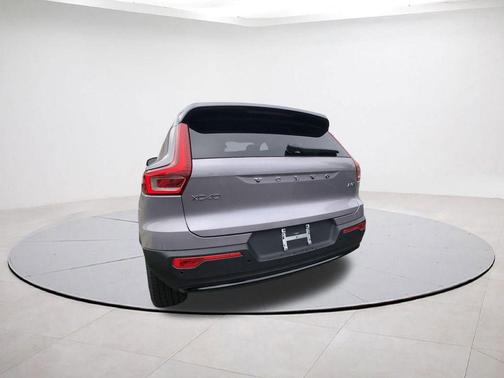 2026 Volvo XC40 B5 Ultra