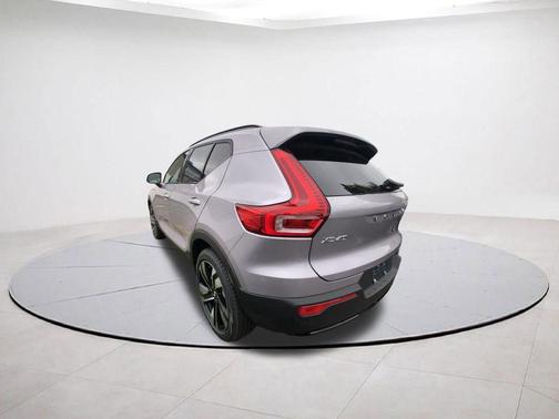 2026 Volvo XC40 B5 Ultra