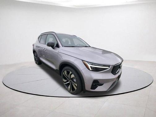 2026 Volvo XC40 B5 Ultra