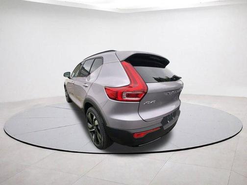 2026 Volvo XC40 B5 Ultra