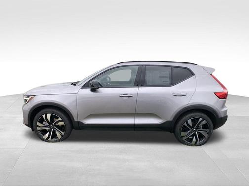 2026 Volvo XC40 B5 Ultra