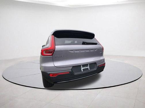 2026 Volvo XC40 B5 Ultra