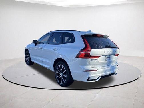 2025 Volvo XC60 B5 Plus
