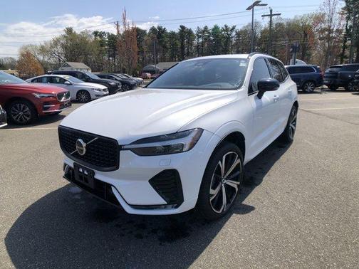 2022 Volvo XC60 B6 R-Design