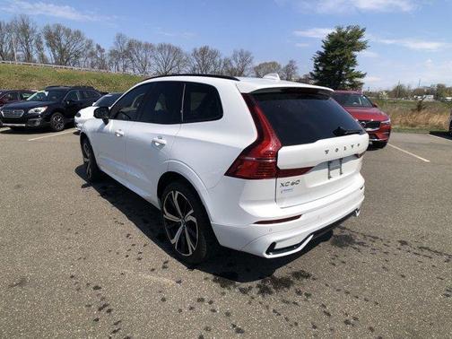 2022 Volvo XC60 B6 R-Design