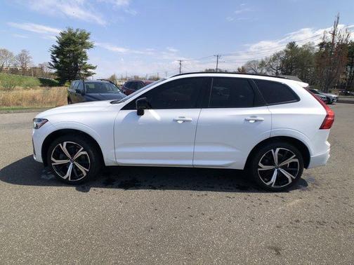 2022 Volvo XC60 B6 R-Design