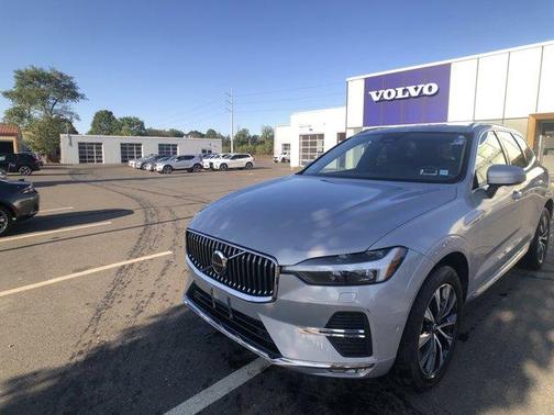 2023 Volvo XC60 B5 Plus Bright Theme