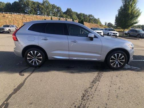 2023 Volvo XC60 B5 Plus Bright Theme