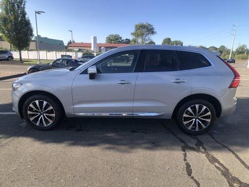 2023 Volvo XC60 B5 Plus Bright Theme
