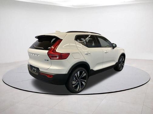 2026 Volvo XC40 B5 Ultra
